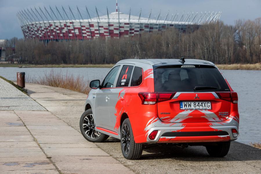  Mitsubishi Outlander PHEV Rally Style 2016 года  (фото 7 из 30)